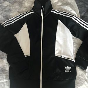 Adidas Medium woman’s jacket and pant set